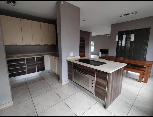 4 BEDROOM HOUSE FOR SALE IN PIERRE VAN RYNEVELD